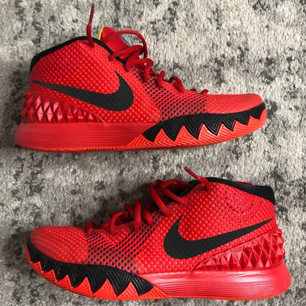 🔺 sold 🔺Kyrie 1 ‘Deceptive Red’